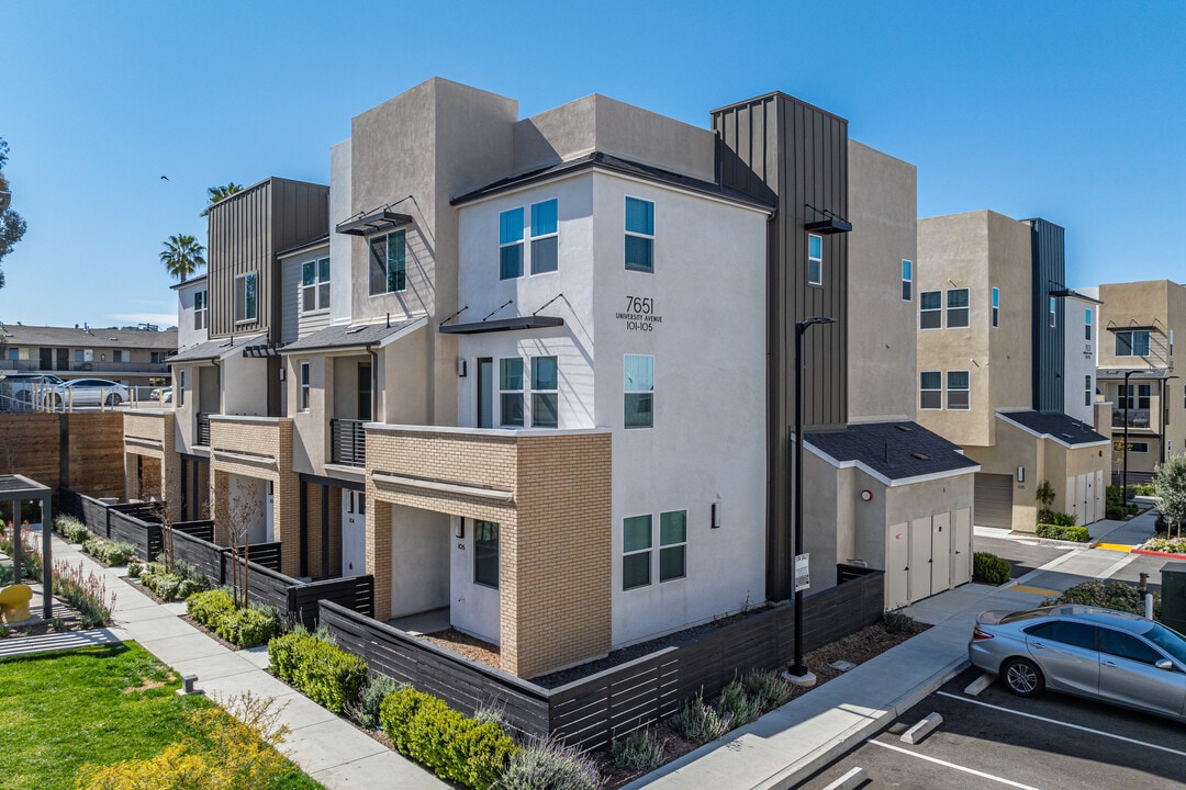 7675 University Ave in La Mesa, CA - Foto de edificio