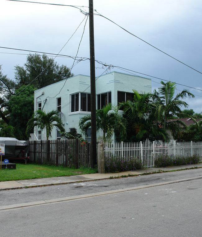 555-557 NE 70th St in Miami, FL - Building Photo - Building Photo