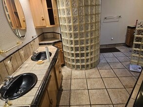 8879 Sunset Ave, Unit Main House in Fair Oaks, CA - Foto de edificio - Building Photo