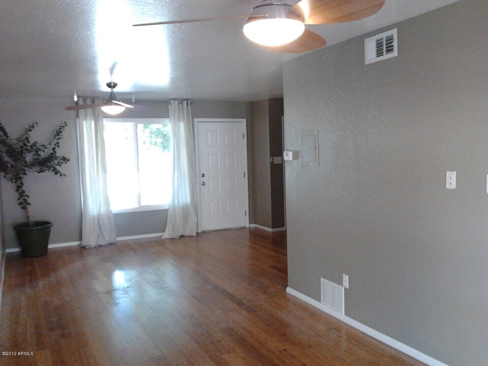 1302 E Maryland Ave in Phoenix, AZ - Building Photo