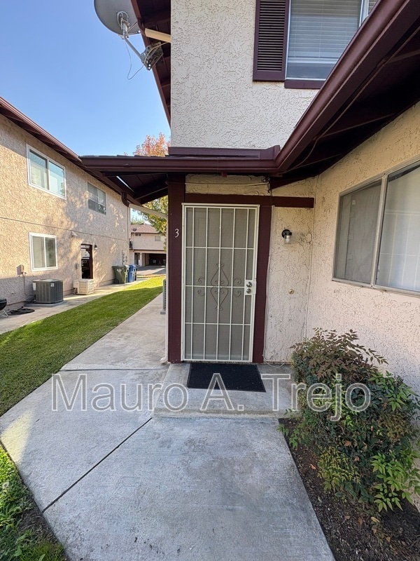 1150 W Calle De Las Estrellas in Azusa, CA - Building Photo - Building Photo