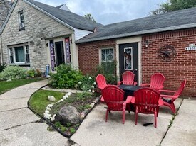 N48W14082 Hampton Rd in Menomonee Falls, WI - Building Photo
