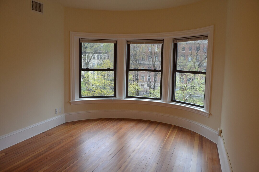 1459 Beacon St, Unit 40 in Brookline, MA - Building Photo