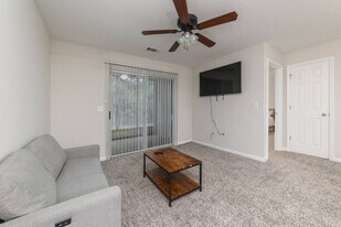 243 Oakley Ct in Columbus, GA - Building Photo