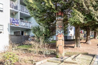1823 Pender St E in Vancouver, BC - Building Photo - Building Photo