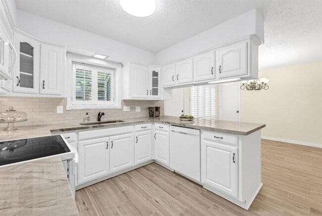 8306 Wind Forest Dr in Houston, TX - Building Photo - Building Photo