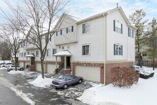 Southwicke in Streamwood, IL - Building Photo