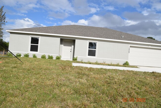 3949 SW Savona Blvd in Port St. Lucie, FL - Building Photo - Building Photo