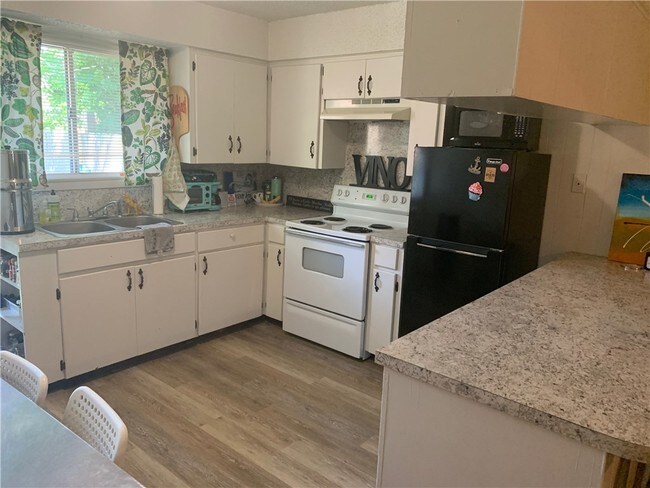 908 Emile St-Unit -8 in Bastrop, TX - Building Photo - Building Photo
