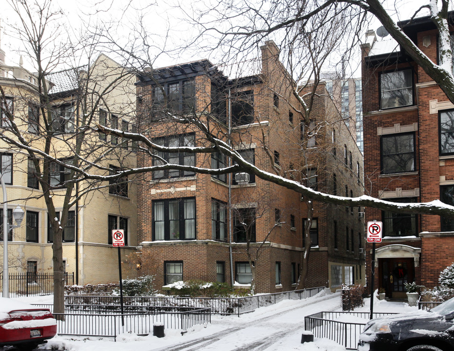 639 W Sheridan Rd in Chicago, IL - Foto de edificio