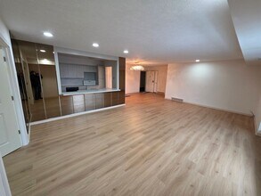 612 Acacia Cir in Lyndhurst, OH - Building Photo - Building Photo