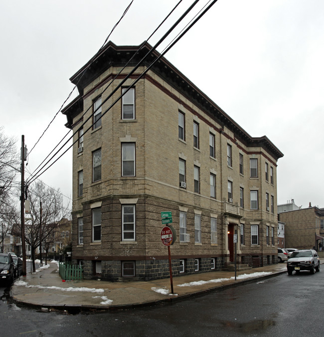 107 Booraem Ave in Jersey City, NJ - Foto de edificio - Building Photo