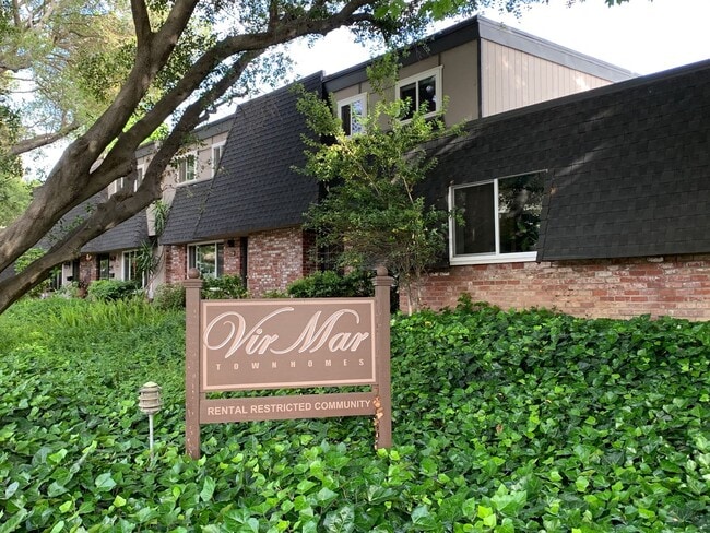 7532 Fairway Two Ave in Fair Oaks, CA - Foto de edificio - Building Photo