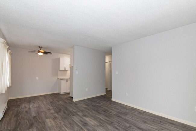 1110 Queens Ave in Victoria, BC - Building Photo - Building Photo