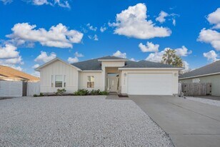 13825 Suntan Ave in Corpus Christi, TX - Building Photo