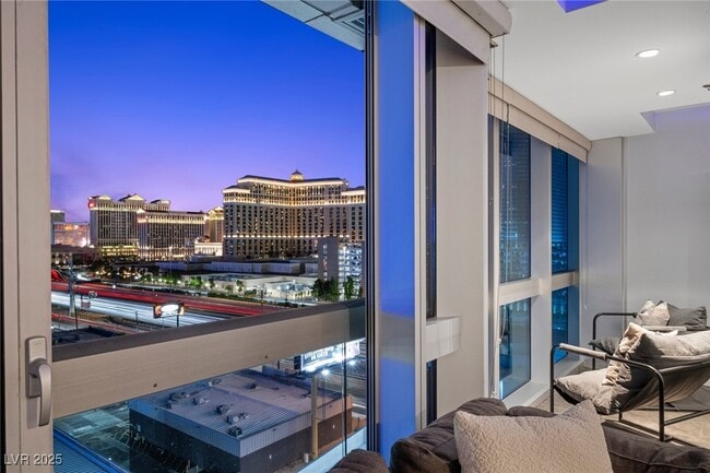 4471 Dean Martin Dr in Las Vegas, NV - Building Photo - Building Photo