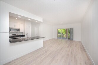 2406 Centergate Dr in Miramar, FL - Building Photo - Building Photo