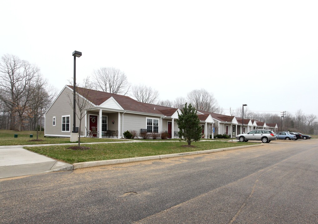 Amston Village - Active 55+ in Colchester, CT - Foto de edificio