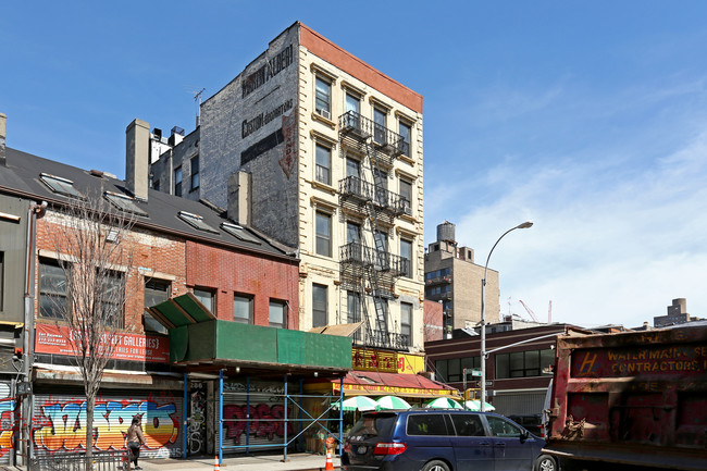 288 Grand St in New York, NY - Building Photo - Building Photo