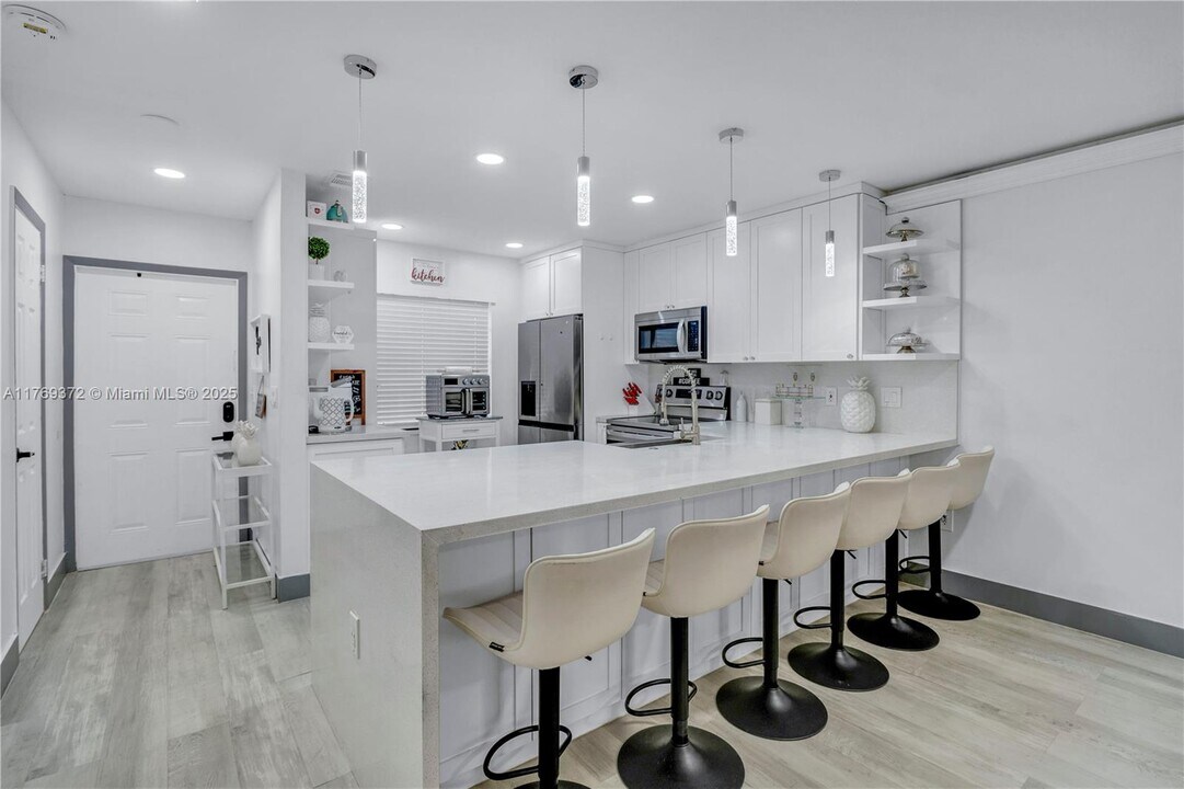 490 Westree Ln in Plantation, FL - Building Photo
