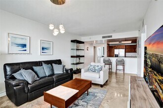 2681 N Flamingo Rd in Sunrise, FL - Building Photo - Building Photo