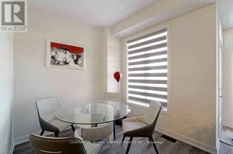 590 N Service Rd in Hamilton, ON - Building Photo - Building Photo