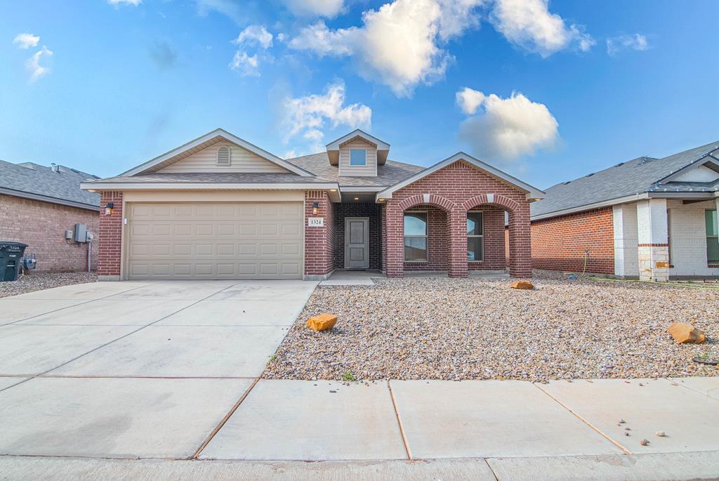 1324 Mayberry St in Odessa, TX - Building Photo