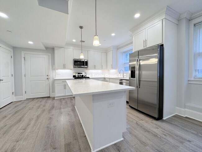 120 Kenrick St in Boston, MA - Building Photo - Building Photo