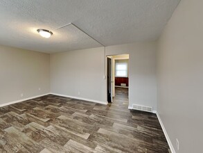 1103 44th Ave NE in Minneapolis, MN - Foto de edificio - Building Photo