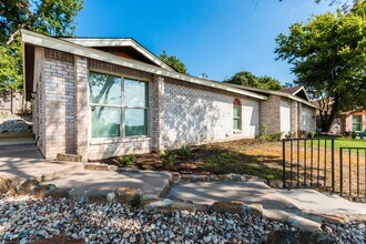 1901 Valley Hill Cir in Austin, TX - Building Photo - Building Photo