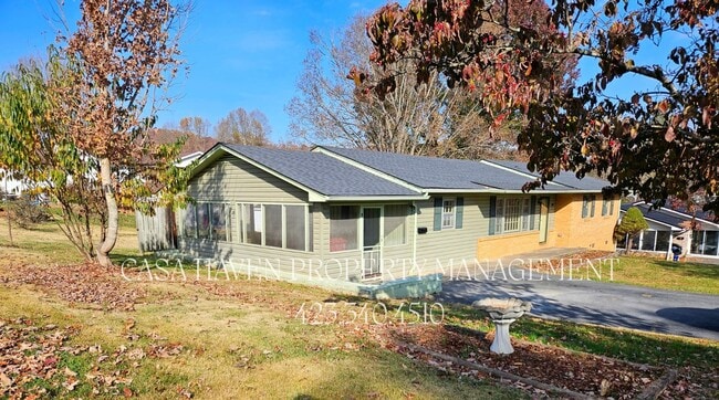 property at 1907 Club Dr