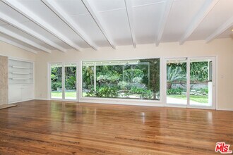 1129 Roscomare Rd in Los Angeles, CA - Building Photo - Building Photo