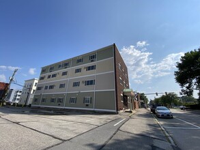 261 Pine St in Manchester, NH - Building Photo - Building Photo