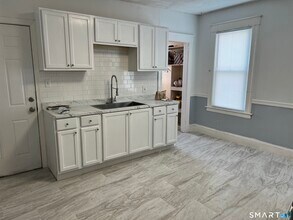 62 Rowe Ave in Hartford, CT - Building Photo - Building Photo