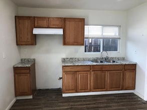 308 Oswell St in Bakersfield, CA - Building Photo - Building Photo