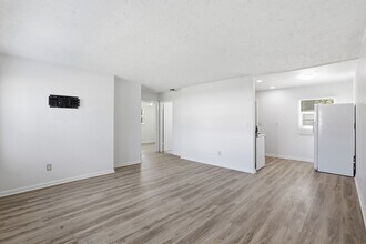 820 NW 55th St in Gainesville, FL - Building Photo - Building Photo