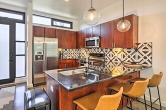 2525 S Lamar Blvd in Austin, TX - Building Photo - Building Photo