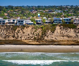 282 Neptune Ave in Encinitas, CA - Foto de edificio - Building Photo