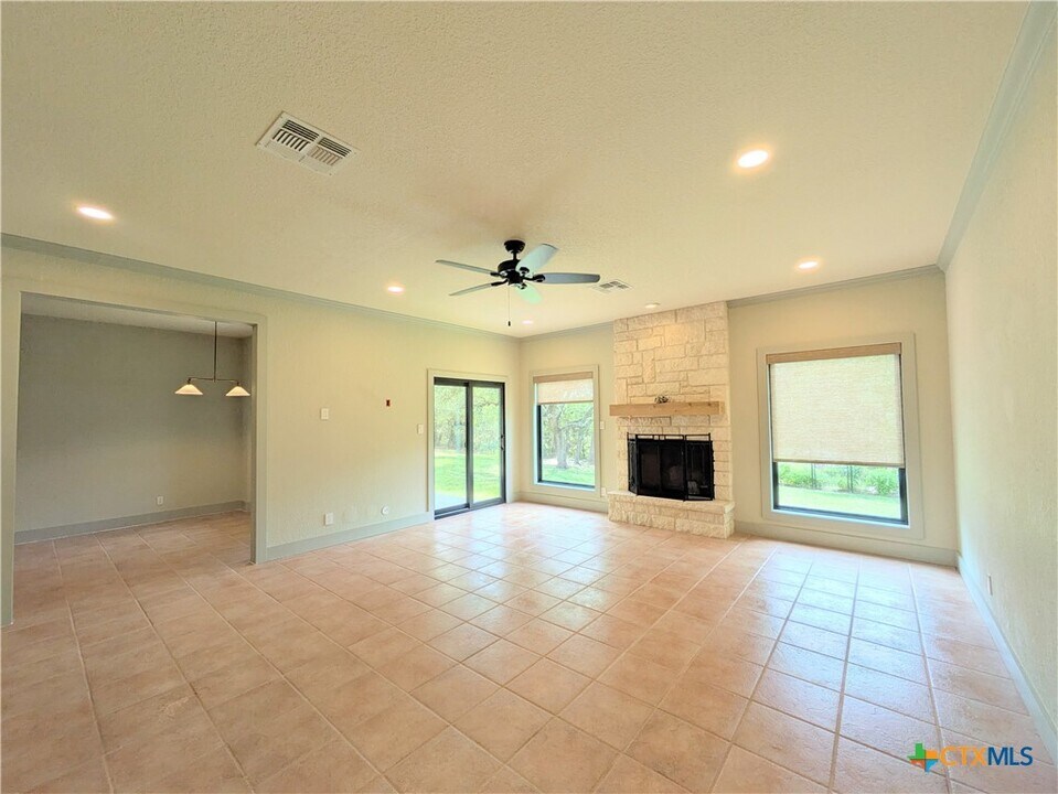 1437 Colleen Dr in Canyon Lake, TX - Building Photo