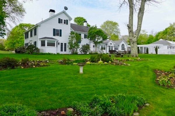 31 Lamberts Cove Rd in Tisbury, MA - Foto de edificio