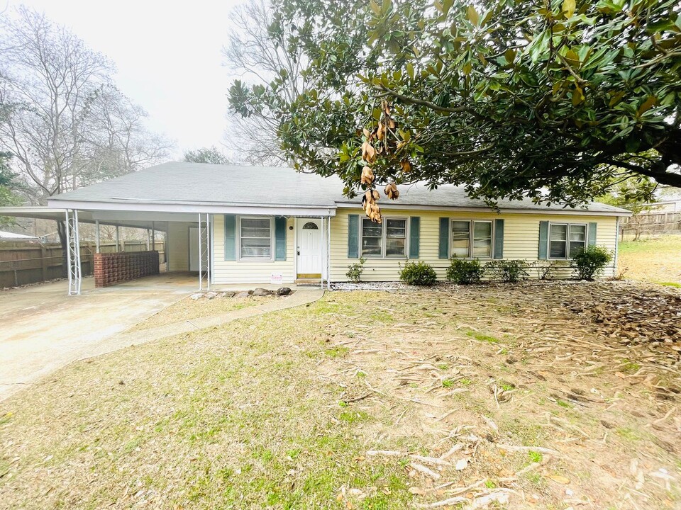 3815 Robbins Rd in Montgomery, AL - Building Photo