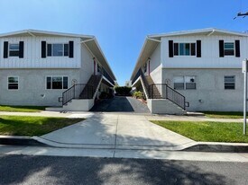 1802 12th St, Unit 2 in Manhattan Beach, CA - Building Photo