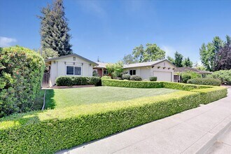 2720 Diericx Dr in Mountain View, CA - Foto de edificio - Building Photo