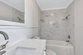 305 N Robinson St, Unit D in Cleburne, TX - Foto de edificio - Building Photo