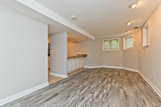 1427 W Winona St in Chicago, IL - Building Photo - Building Photo
