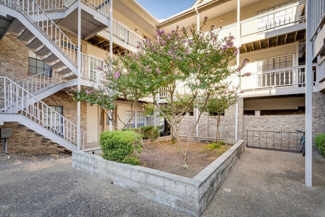 715 W 22 1/2 St in Austin, TX - Building Photo - Building Photo