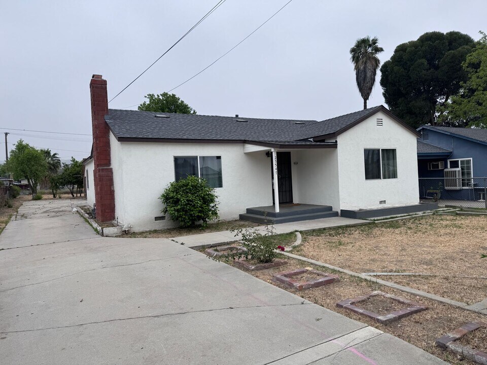 25547 Lane St in Loma Linda, CA - Building Photo