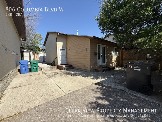 property at 806 Columbia Blvd W