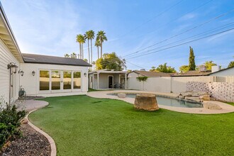 5328 E Pinchot Ave in Phoenix, AZ - Building Photo - Building Photo