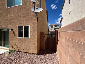 10729 Red Badge Ave in Las Vegas, NV - Building Photo - Building Photo